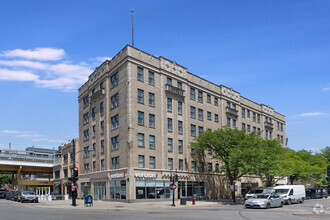 Building Photo - 1650 W Roscoe St