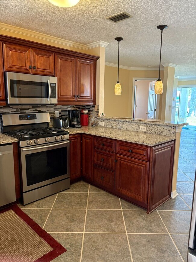 Foto del edificio - 4 bedroom with bonus room near MacDill