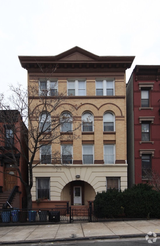 Building Photo - 207 18th St