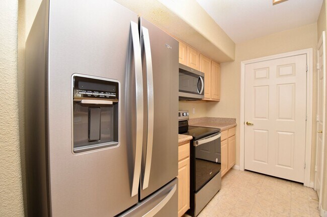 Foto del edificio - LOVELY 1 BED, 1 BATH CONDO A FEW MINUTES A...