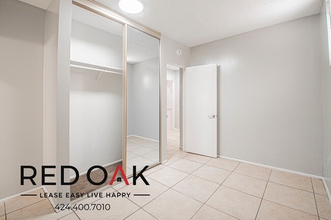 Building Photo - 8 S 69th Pl