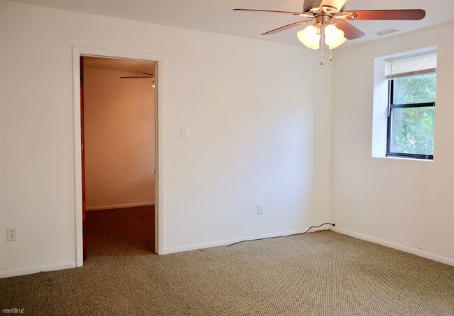 Building Photo - 1 br, 1 bath Apartment - 1928 South Street