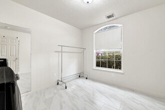 Building Photo - 1319 Bayport Ln