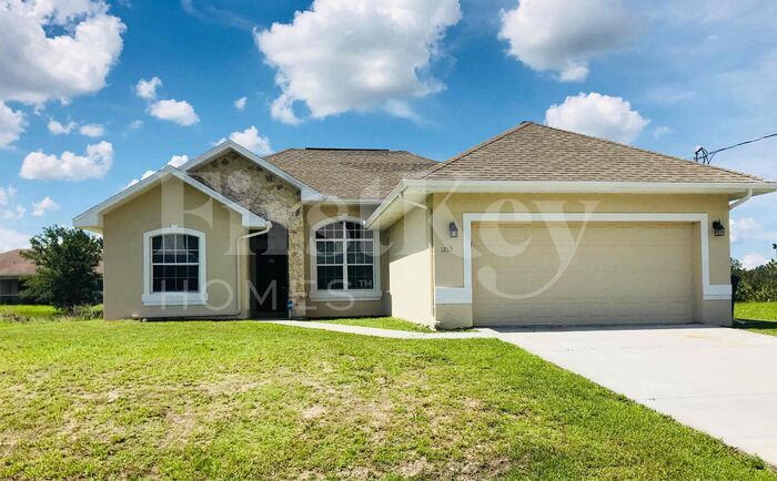 Foto principal - 1215 Dodwin St E