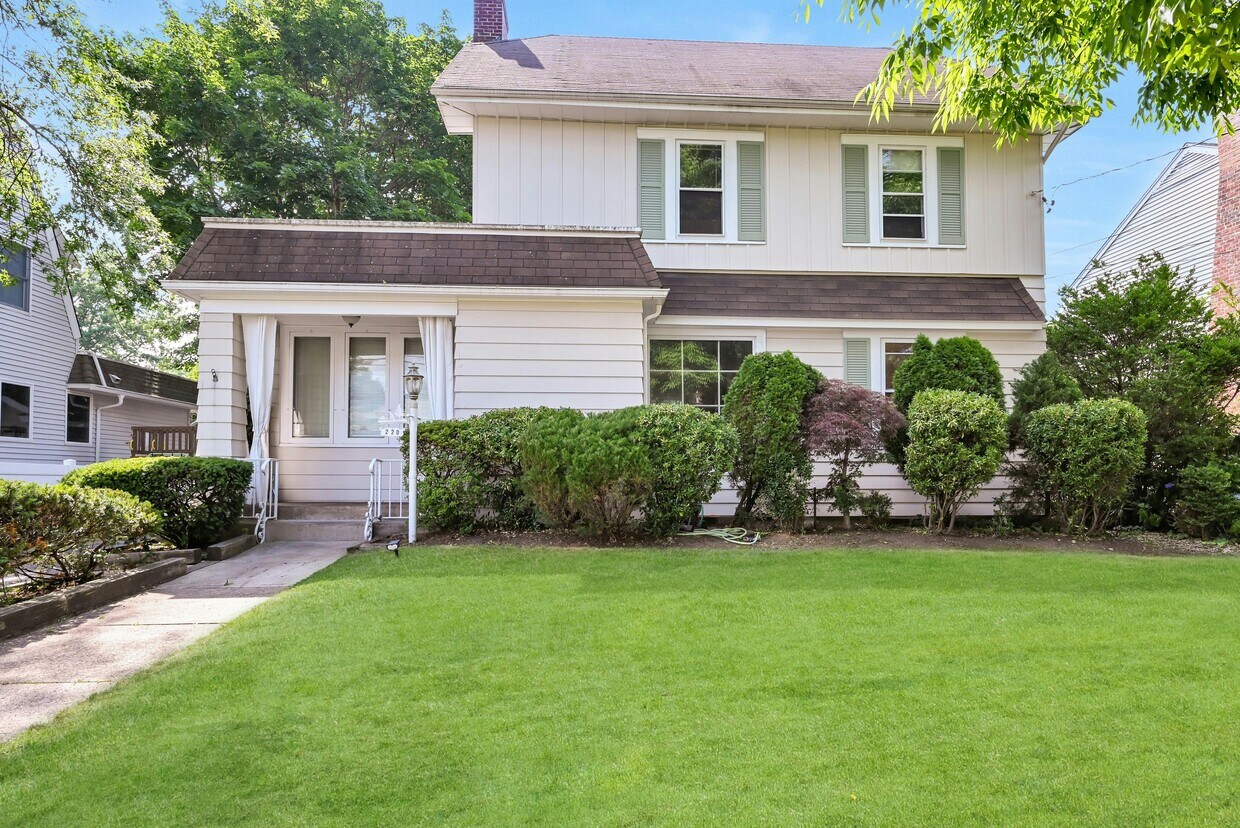 Primary Photo - 220 Emmett Pl