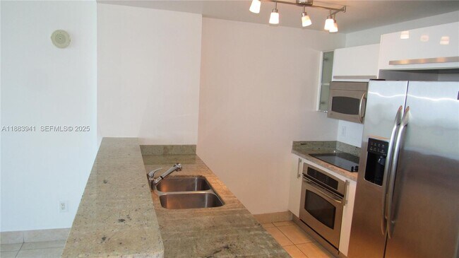 Foto del edificio - 601 NE 36th St