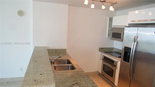 Building Photo - 601 NE 36th St