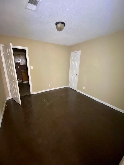 Building Photo - Clean Duplex For Rent