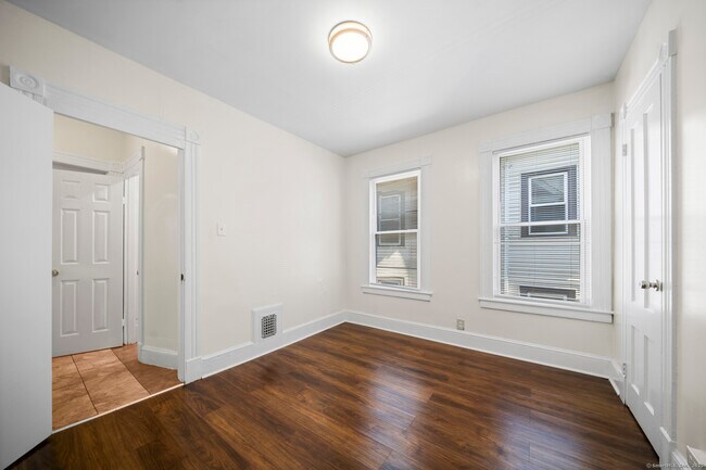 Foto del edificio - 217 Woodlawn Terrace