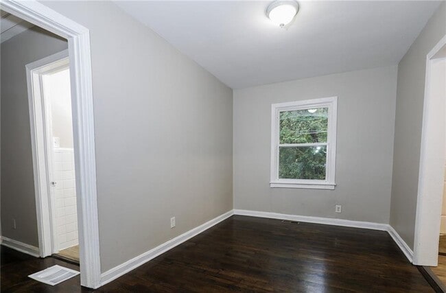 Foto del edificio - 1123 Graymont Dr SW