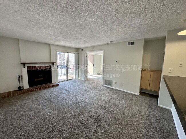 Foto del edificio - 4899 S Dudley St