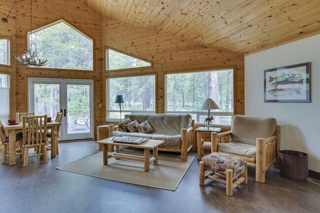 Building Photo - 4 Juniper Ln