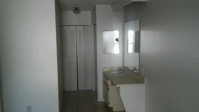 Foto del edificio - 3648 Meriden Ave