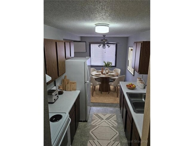 Building Photo - 10 12th Ave NE