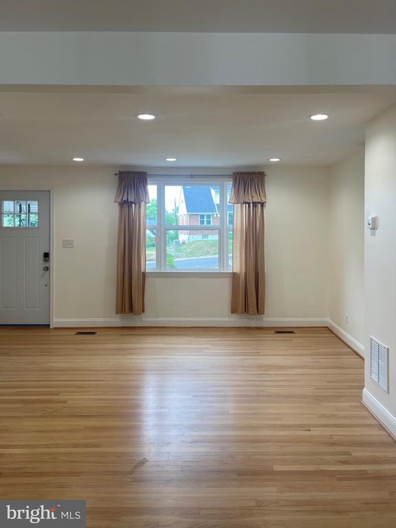 Building Photo - 2303 Halcyon Ave