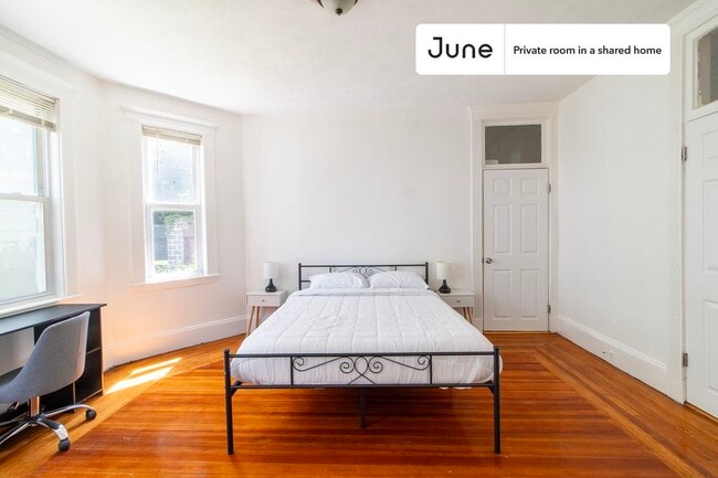 Building Photo - Room in Shared 5 bed/2 bath home