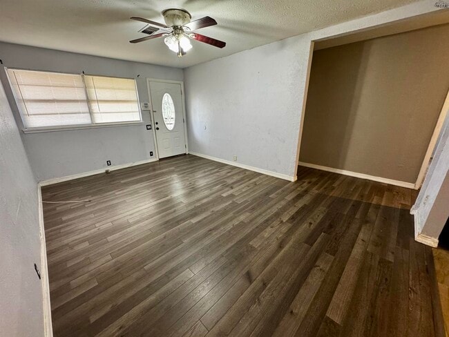 Foto del edificio - 1504 Red Fox Rd