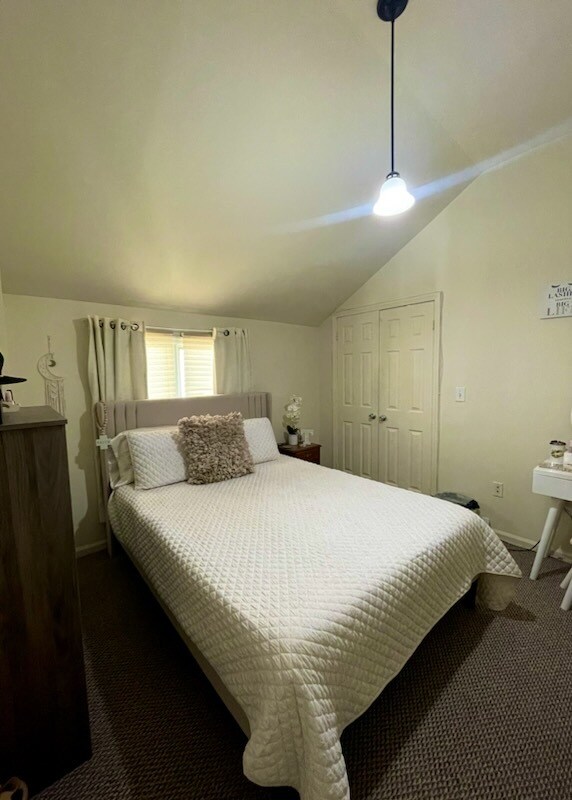 bedroom - 128 College Ave