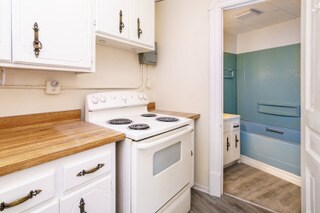 Building Photo - 614-626 W Lake St