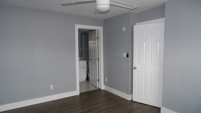 Building Photo - 6400 Chimney Creek Cir