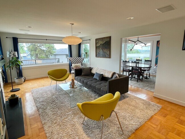 Foto del edificio - View Ridge 4 Bed, 2 Bath Home