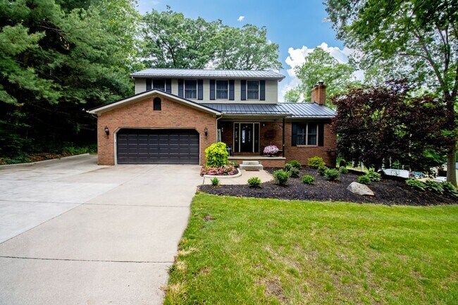 Foto del edificio - Four bedroom, single family home