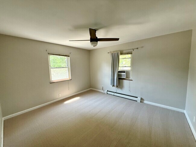 Foto del edificio - 2317 Monroe Ave