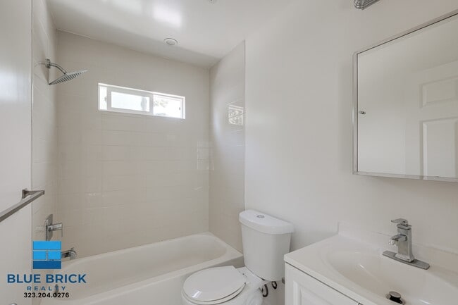 Foto del edificio - 14025 Victory Blvd