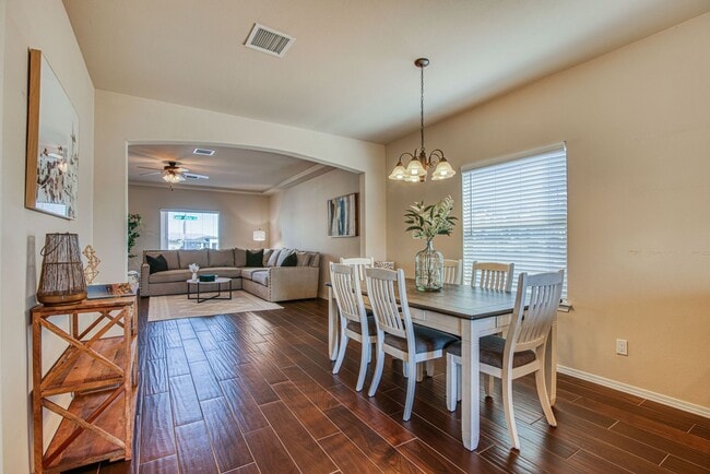 Building Photo - Westside area for Short or Long Term Rental(Completely Furnished) Beautiful 3 bed/2.5 baths