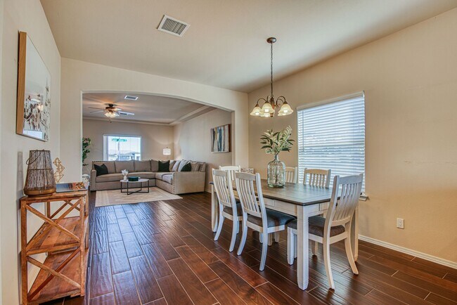 Foto del edificio - Westside area for Short or Long Term Rental(Completely Furnished) Beautiful 3 bed/2.5 baths