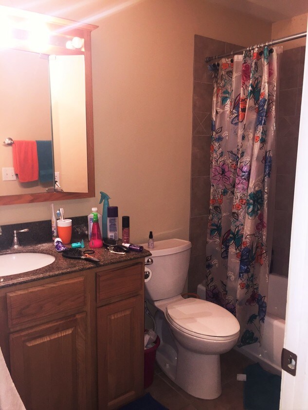 Foto del edificio - 5235 Glendon St W