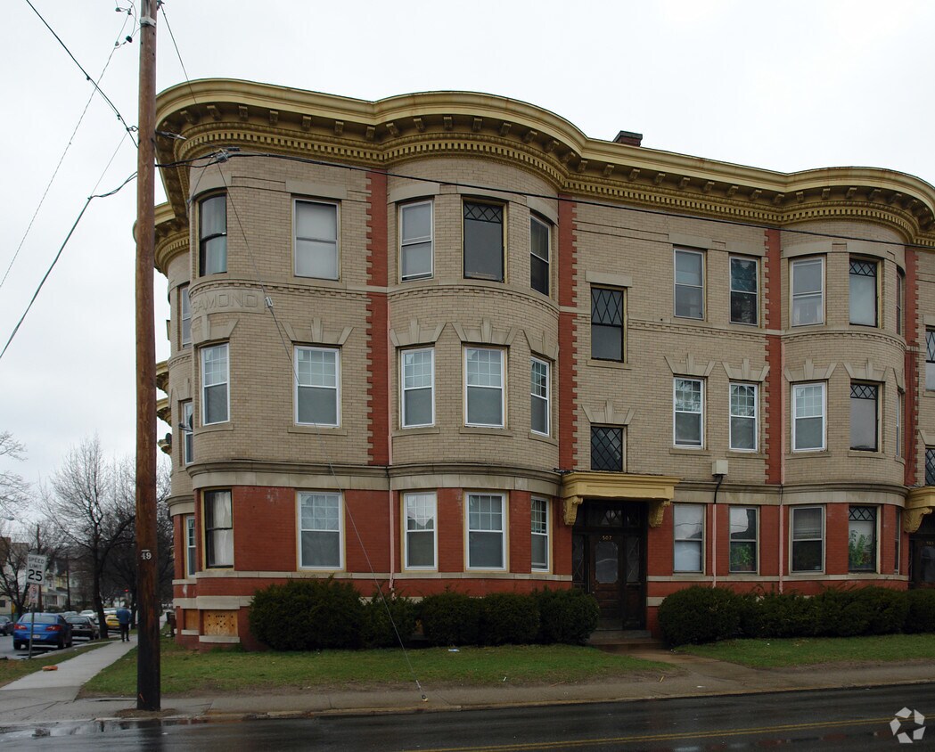 Building Photo - Rosamond