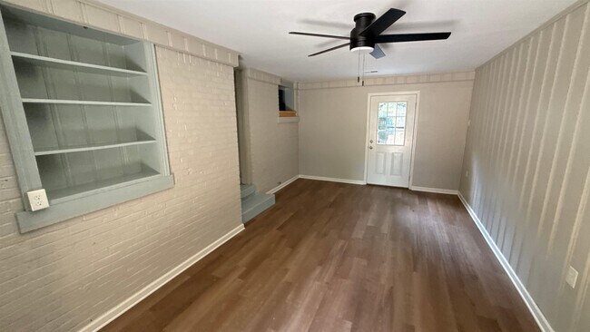 Building Photo - 907 Echles St