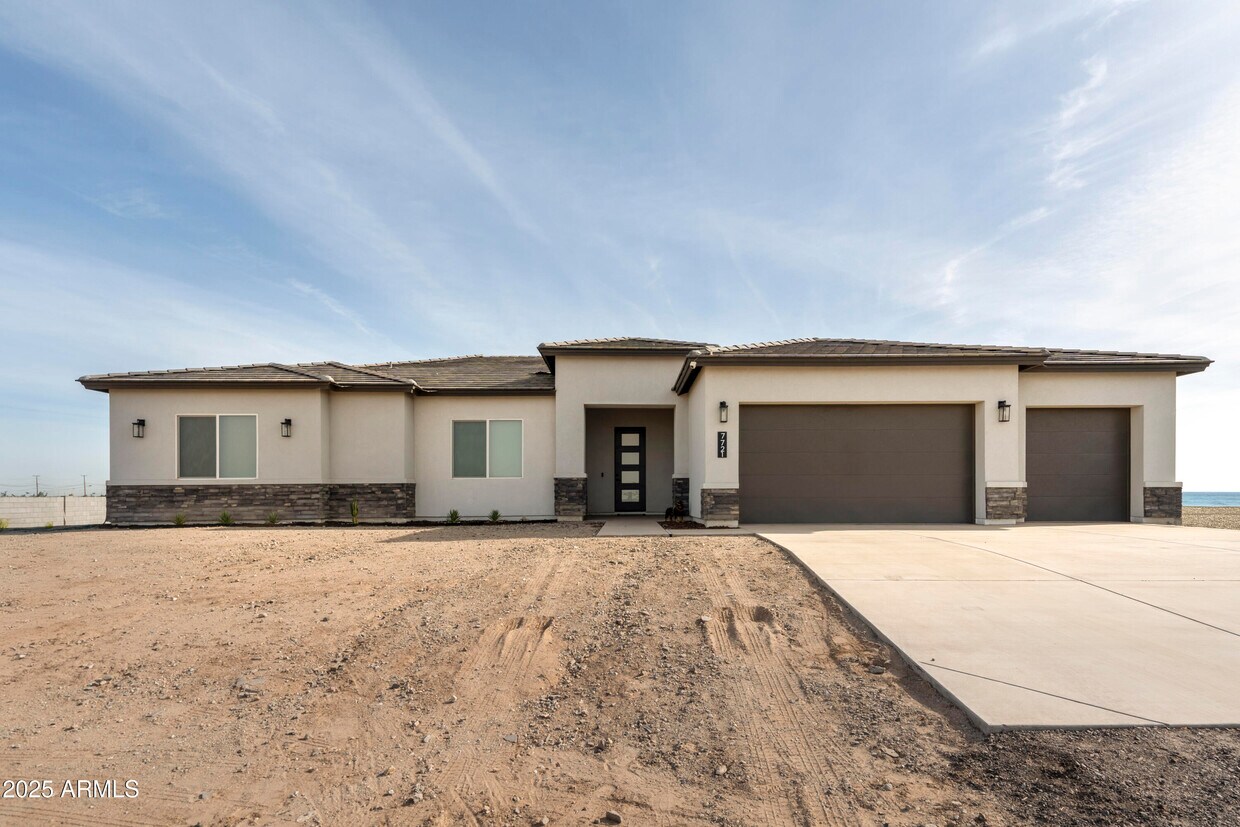 Foto principal - 7721 S 220th Ln