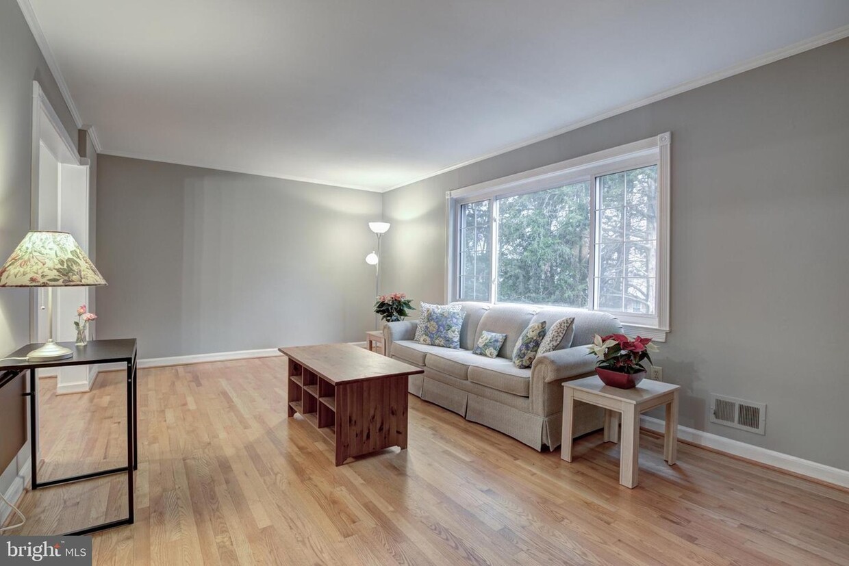 Foto principal - 10430 Armstrong St
