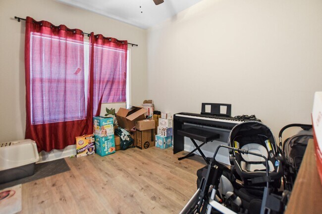 Building Photo - Pet Friendly Four Bedroom!