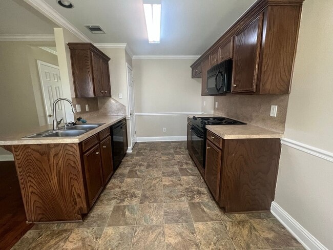 Building Photo - Brick home in Cedar Square