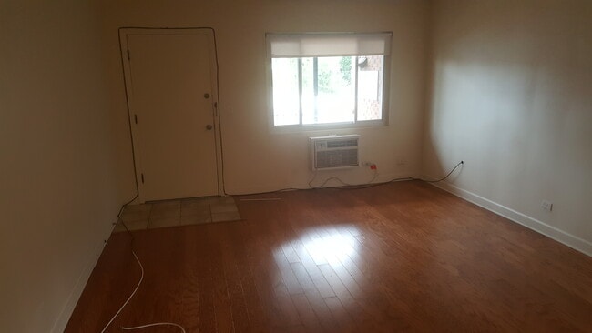 Living Rm. - 5925 W 35th St