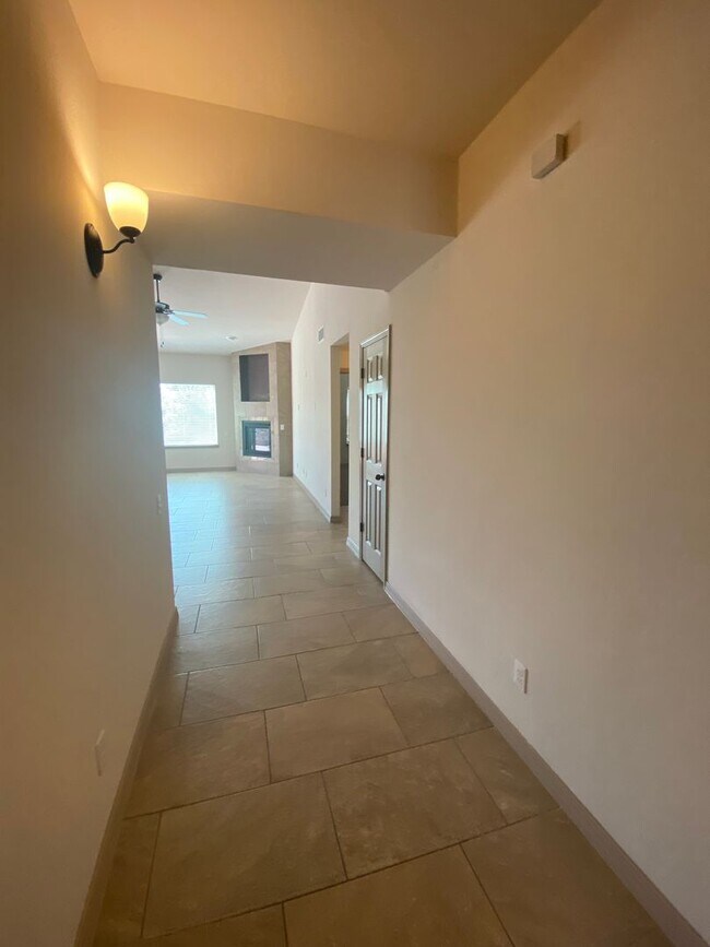 Building Photo - Beautiful 4 Bedroom, 3 Bathroom Home! Avai...