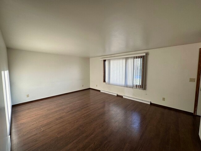 Building Photo - 951 Velsen Rd