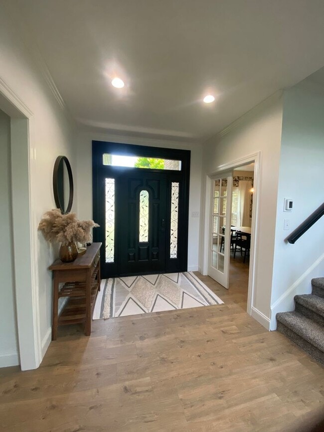 Building Photo - Beautiful Executive Style Home in the Stun...