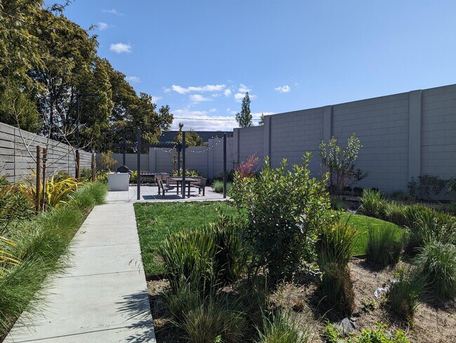 Foto del edificio - 3963 Wattling St