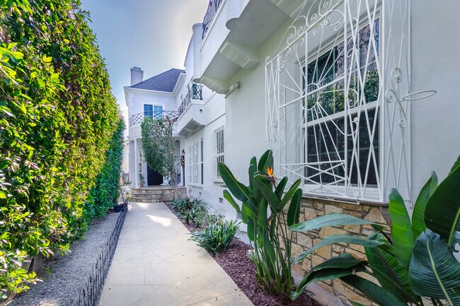 Building Photo - 8566 W Olympic Blvd