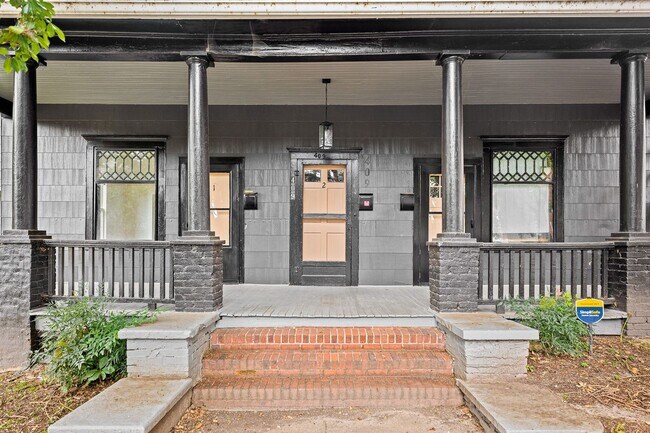 Foto del edificio - 409 W 1st St
