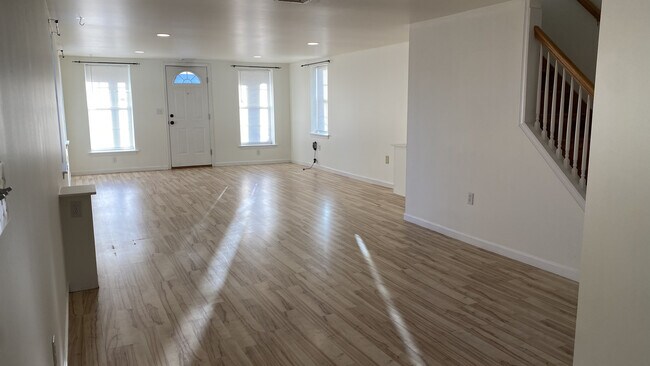 Foto del edificio - 1294 N Mountain Rd