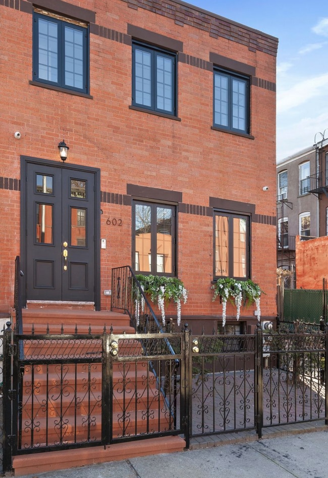 Vista desde el frente - 602 Lexington Ave