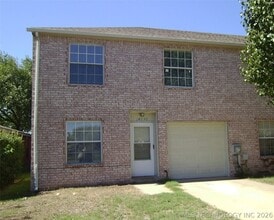Building Photo - 14250 S Hickory St