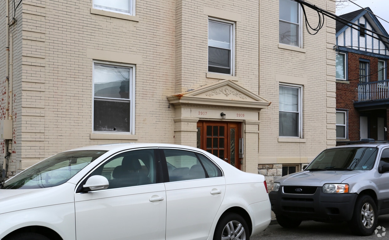 Building Photo - 2907-2909 Glendora Ave