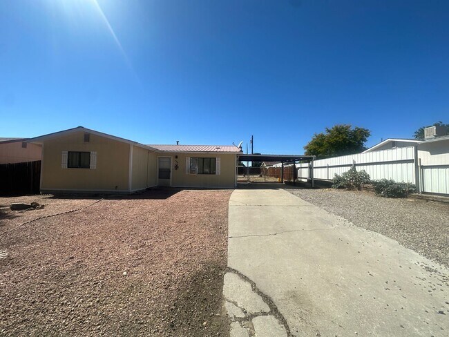 Foto del edificio - 3 Bedroom 1 Bathroom Home for rent in Aztec