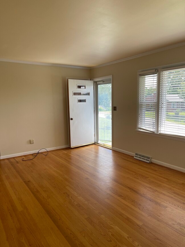 1432 Terrace St, Staunton, VA 24401 House Rental in Staunton, VA